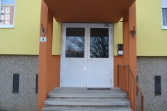 Barátság u. 1-15. (lépcsőházi falak és bejárati ajtók, nyílászárók cseréje, szigetelés - 2008)