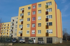 Barátság u. 23. (homlokzati nyílászárók cseréje, homlokzati és tetőszigetelés - 2008)